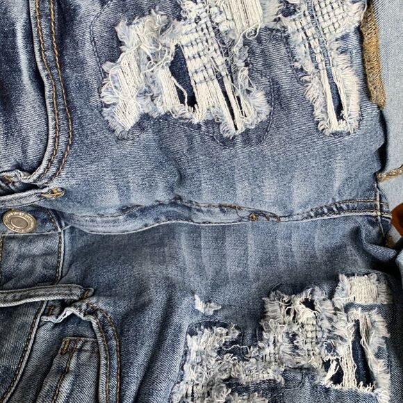 SO high-rise Shortie distressed shorts. Size 9/29 W - Picture 7 of 9